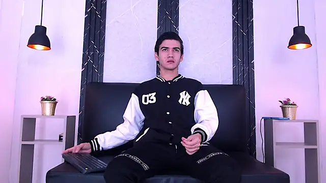 Feiccer Castquer online show from May 10, 11:15 am
