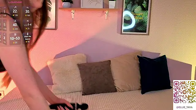 Snapshot of Secret_Materiaiz chatting on May 22, 8:14 pm Secret Materiaiz online show from May 22, 8:14 pm