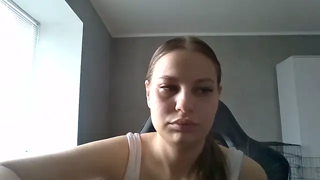 Linsyy ee  online show from May 10, 9:36 am