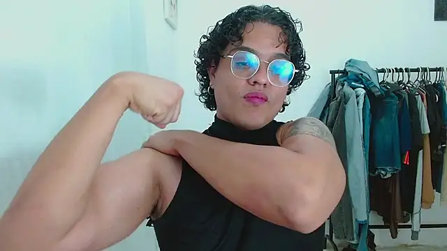 Snapshot of Diane_exotic chatting on May 19, 1:56 am Diane exotic online show from May 19, 1:56 am