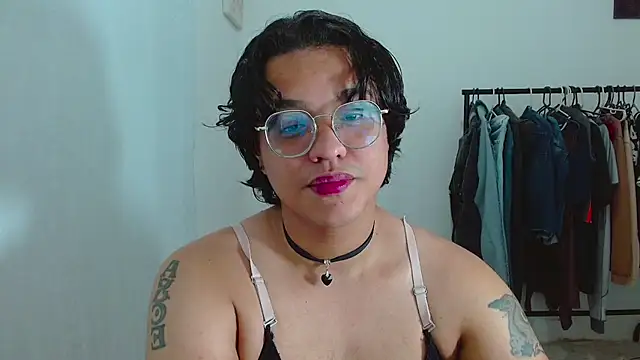 Snapshot of Diane_exotic chatting on May 24, 10:37 pm Diane exotic online show from May 24, 10:37 pm