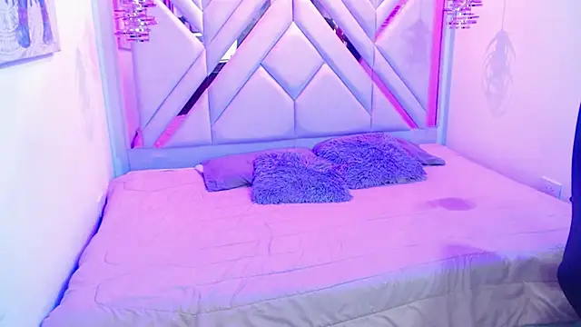 Snapshot of sharllotee_ chatting on May 1, 7:51 pm sharllotee online show from May 1, 7:51 pm