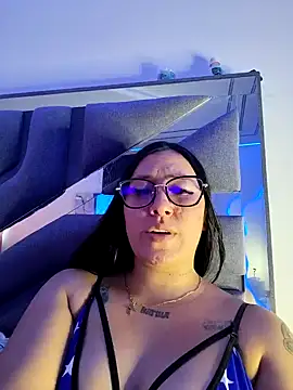 Snapshot of valeryrouse27 chatting on May 2, 8:36 pm valeryrouse27 online show from May 2, 8:36 pm
