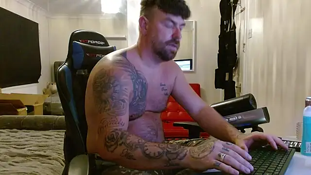 Naughtybihubbyxx online show from July 13, 9:06 pm
