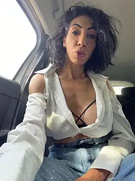 Snapshot of Yasmiinee chatting on April 28, 12:21 pm Yasmiinee online show from April 28, 12:21 pm