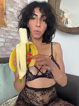 Snapshot of Yasmiinee chatting on May 15, 2:35 pm Yasmiinee online show from May 15, 2:35 pm