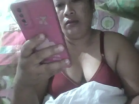 Snapshot of PinayAsh chatting on April 27, 7:12 pm PinayAsh online show from April 27, 7:12 pm