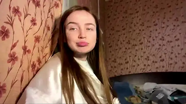 Snapshot of Chloooee chatting on May 5, 4:26 pm Chloooee online show from May 5, 4:26 pm
