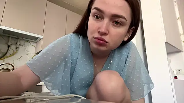 Snapshot of Chloooee chatting on May 6, 10:42 am Chloooee online show from May 6, 10:42 am