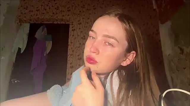 Snapshot of Chloooee chatting on May 12, 3:20 pm Chloooee online show from May 12, 3:20 pm