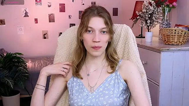 Snapshot of Emily_Cartex chatting on April 26, 5:49 am Emily Cartex online show from April 26, 5:49 am