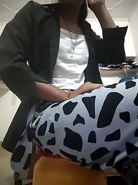 ESHA-LOVE online show from May 4, 12:28 am