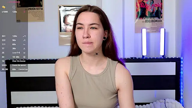 Snapshot of EvaAndLuna chatting on May 9, 2:39 am EvaAndLuna online show from May 9, 2:39 am