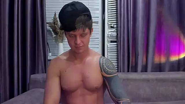 Snapshot of MarcoErra chatting on May 29, 5:11 pm MarcoErra online show from May 29, 5:11 pm