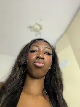 Snapshot of SpicySweetie chatting on May 4, 10:50 pm SpicySweetie online show from May 4, 10:50 pm