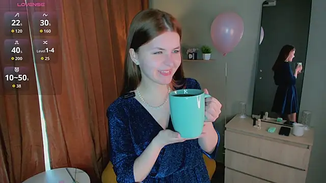 LeyaBloom online show from May 18, 10:32 am