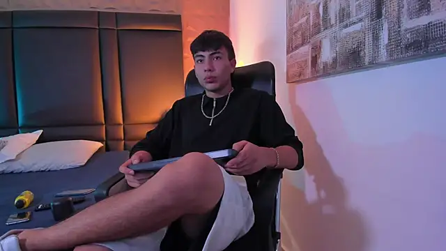 EthanSantori online show from May 26, 7:32 pm