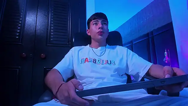 EthanSantori online show from May 28, 7:44 pm