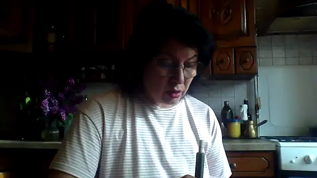 Snapshot of Fiona06 chatting on May 18, 4:18 am Fiona06 online show from May 18, 4:18 am