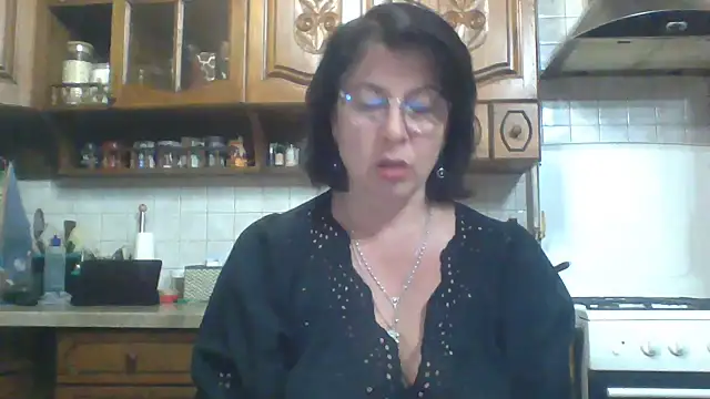 Snapshot of Fiona06 chatting on May 21, 7:43 pm Fiona06 online show from May 21, 7:43 pm