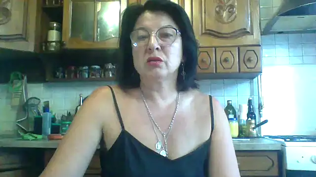 Snapshot of Fiona06 chatting on May 25, 5:57 am Fiona06 online show from May 25, 5:57 am