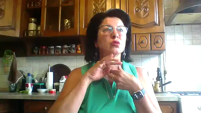 Snapshot of Fiona06 chatting on May 26, 6:31 am Fiona06 online show from May 26, 6:31 am