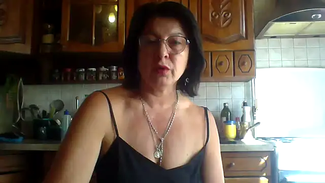 Snapshot of Fiona06 chatting on May 29, 6:11 am Fiona06 online show from May 29, 6:11 am