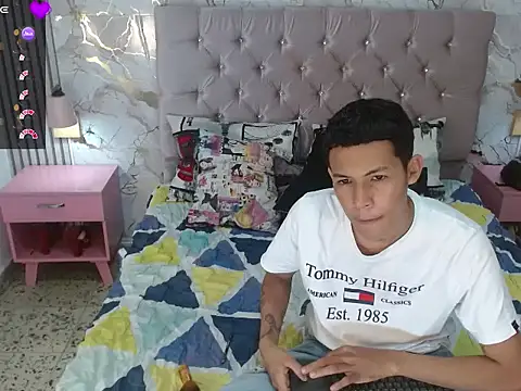 PhillipCox online show from May 12, 4:09 am