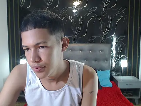 PhillipCox online show from May 23, 12:31 pm
