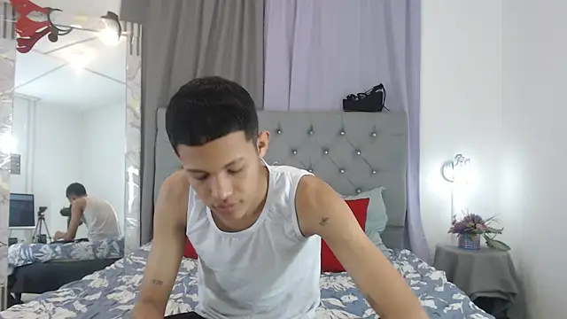 PhillipCox online show from May 26, 12:34 pm