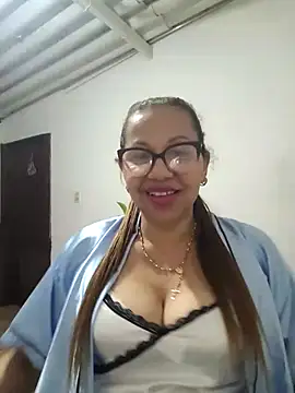Ladymilf12 online show from May 5, 1:24 am