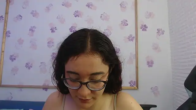 Snapshot of Karol_prescot chatting on May 3, 1:28 pm Karol prescot online show from May 3, 1:28 pm