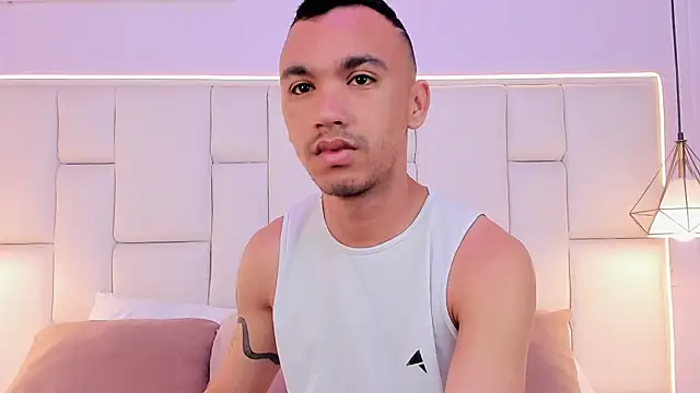 AndresSolorzano1 online show from May 11, 11:38 am