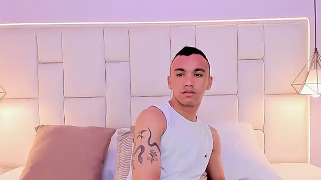 AndresSolorzano1 online show from May 15, 11:39 am