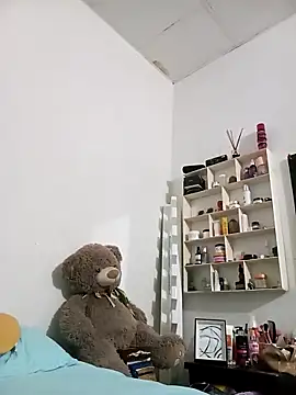 Snapshot of Luna_Morch chatting on May 15, 6:31 am Luna Morch online show from May 15, 6:31 am