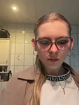 Snapshot of Lina-420 chatting on May 7, 7:41 pm Lina-420 online show from May 7, 7:41 pm