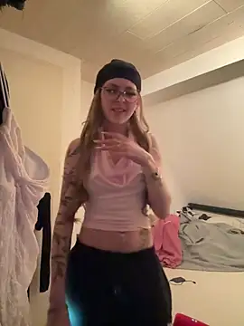 Snapshot of Lina-420 chatting on May 17, 7:43 pm Lina-420 online show from May 17, 7:43 pm
