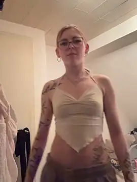 Snapshot of Lina-420 chatting on May 18, 7:52 pm Lina-420 online show from May 18, 7:52 pm