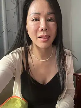Snapshot of Xixi-bb chatting on May 18, 2:51 am Xixi-bb online show from May 18, 2:51 am