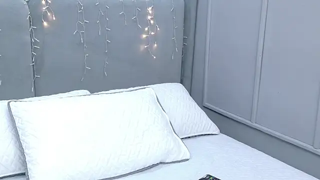 Serenne  online show from May 17, 9:22 pm