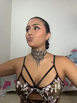 sarah escobarr  online show from May 9, 10:04 pm