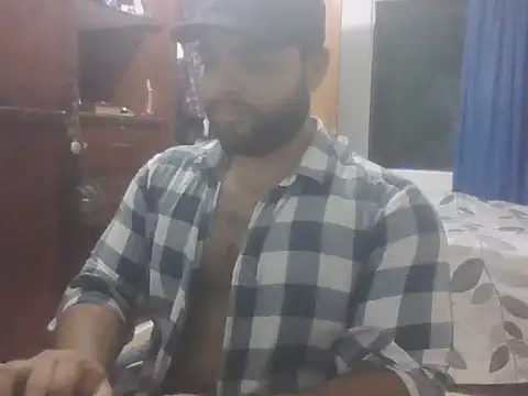 Snapshot of Bearmachin chatting on April 28, 5:01 am Bearmachin online show from April 28, 5:01 am