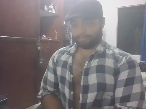 Snapshot of Bearmachin chatting on April 29, 3:43 am Bearmachin online show from April 29, 3:43 am