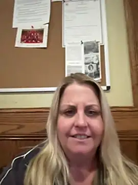 Snapshot of Bruiserboomer2 chatting on April 29, 10:38 pm Bruiserboomer2 online show from April 29, 10:38 pm