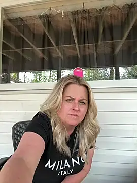 Snapshot of Bruiserboomer2 chatting on May 18, 6:47 pm Bruiserboomer2 online show from May 18, 6:47 pm