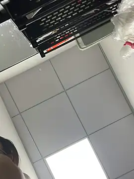 Snapshot of milkwine chatting on May 22, 4:23 pm milkwine online show from May 22, 4:23 pm