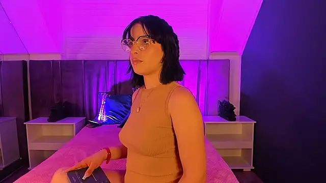 Snapshot of Azahara_18 chatting on May 1, 11:20 pm Azahara 18 online show from May 1, 11:20 pm