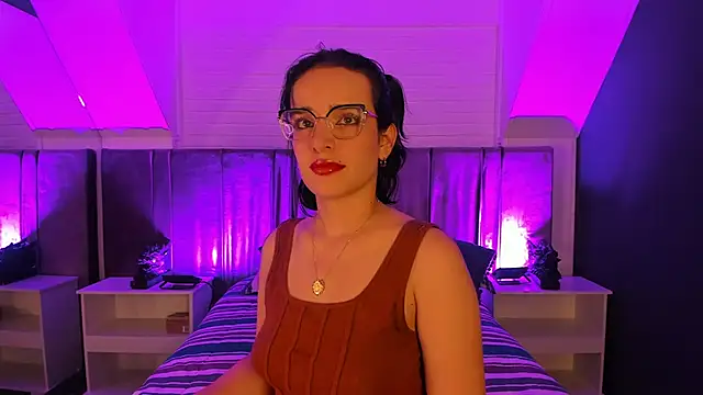 Snapshot of Azahara_18 chatting on May 8, 11:32 pm Azahara 18 online show from May 8, 11:32 pm