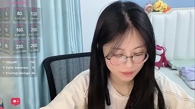 Snapshot of Luna-666 chatting on May 9, 7:41 pm Luna-666 online show from May 9, 7:41 pm