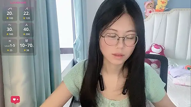 Snapshot of Luna-666 chatting on May 14, 12:17 am Luna-666 online show from May 14, 12:17 am